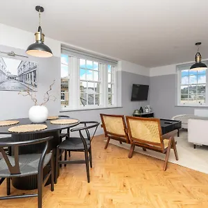 Apartment Street Penthouse, Bath